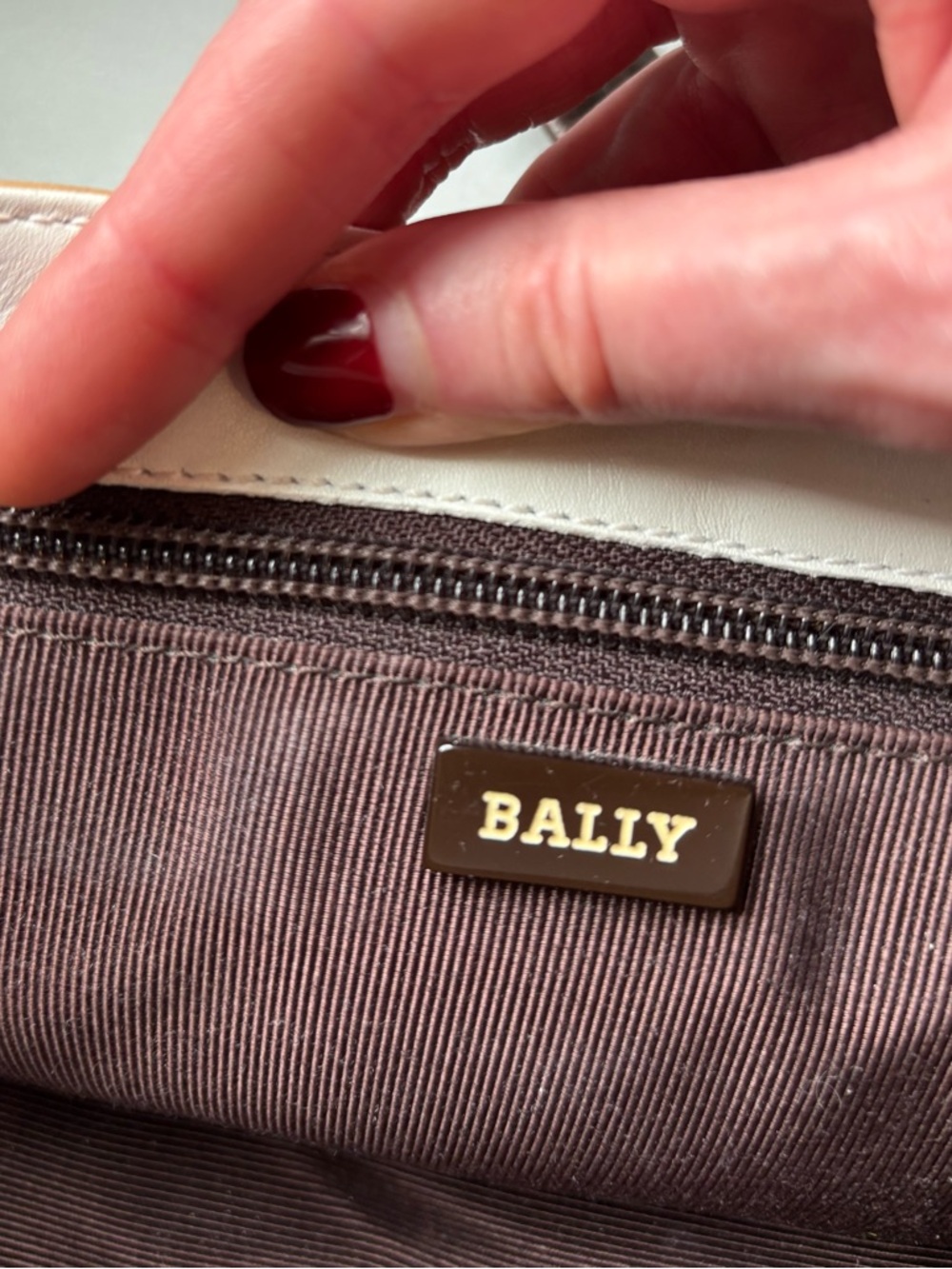 Make Me An Offer! 😊 GUC - Vintage Bally Mini Shoulder Bag - Picture 15 of 16